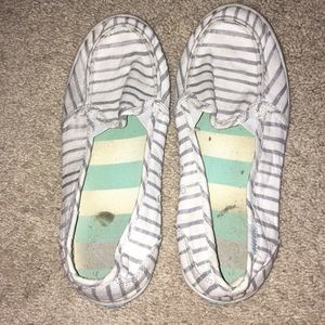 kids size 4 roxy slip ons